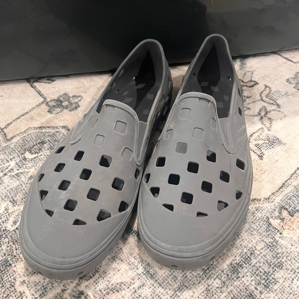Men’s slip on vans